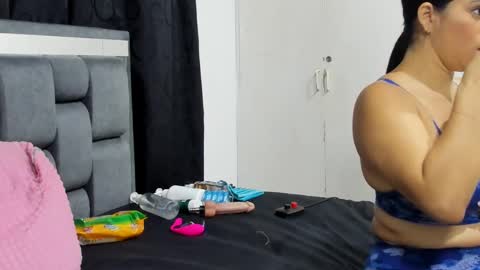 Snapshot of couple_gold69 chatting on 03-05-25, 09:27 Andrea and Scott online show from 03-05-25, 09:27