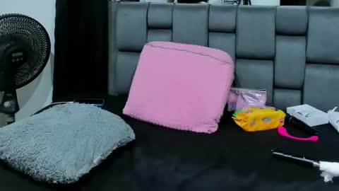 Snapshot of couple_gold69 chatting on 03-11-25, 09:45 Andrea and Scott online show from 03-11-25, 09:45