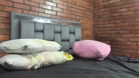 Snapshot of couple_gold69 chatting on 09-12-25, 09:20 Andrea and Scott online show from 09-12-25, 09:20