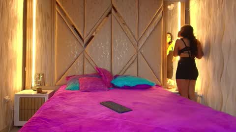 Snapshot of couple_hot_2025 chatting on 11-18-25, 07:40 Ricardo Isabella online show from 11-18-25, 07:40