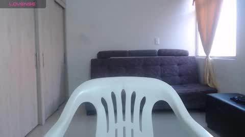  ALEJANDRO Y EMILY  online show from 11-07-25, 01:44