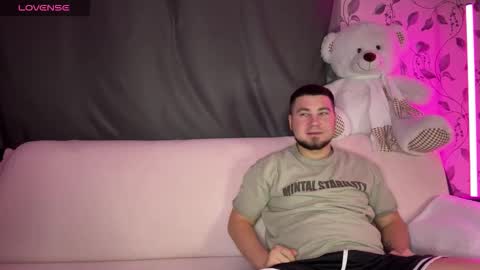 Snapshot of coupleinspire chatting on 11-13-25, 09:14 Emily Ryan online show from 11-13-25, 09:14