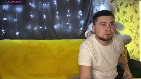 Snapshot of coupleinspire chatting on 11-20-25, 09:14 Emily Ryan online show from 11-20-25, 09:14