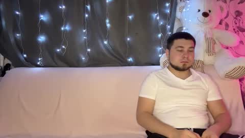 Snapshot of coupleinspire chatting on 12-04-25, 08:39 Emily Ryan online show from 12-04-25, 08:39