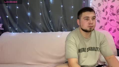 Snapshot of coupleinspire chatting on 12-21-25, 09:00 Emily Ryan online show from 12-21-25, 09:00