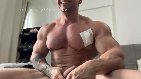 couplemuscle40 online show from 11-18-25, 01:37