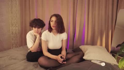 Hey hey We are Bonnie and Jessica online show from 10-03-25, 08:00