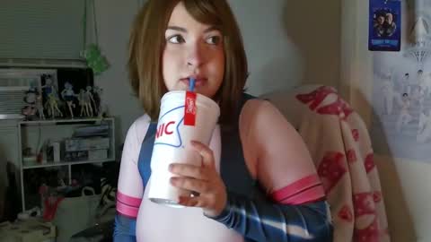 Snapshot of cowjuggie chatting on 10-08-25, 12:08 Katxce online show from 10-08-25, 12:08