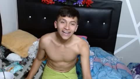 Snapshot of cozy7couple chatting on 09-18-25, 05:31 cozy7couple online show from 09-18-25, 05:31