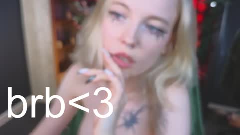 Snapshot of crackling_tati chatting on 12-30-24, 03:03 Tati online show from 12-30-24, 03:03