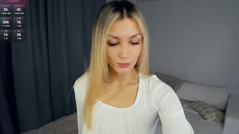 Snapshot of crazy_selfi chatting on 02-16-25, 09:05 Emma online show from 02-16-25, 09:05