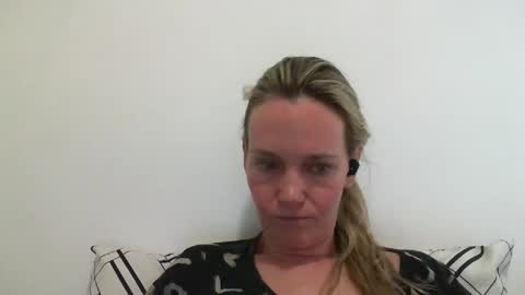 Anny online show from 12-30-24, 12:22