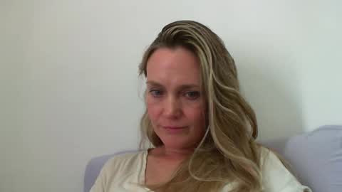 Anny online show from 01-17-25, 03:11