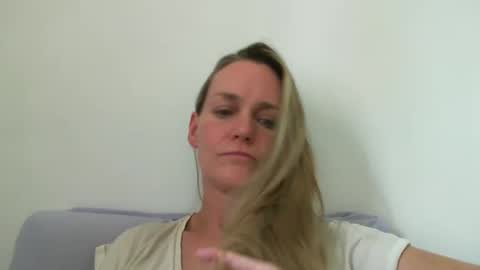 Anny online show from 01-17-25, 07:05