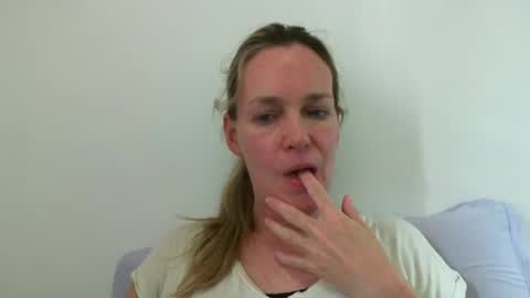 Anny online show from 01-20-25, 05:59