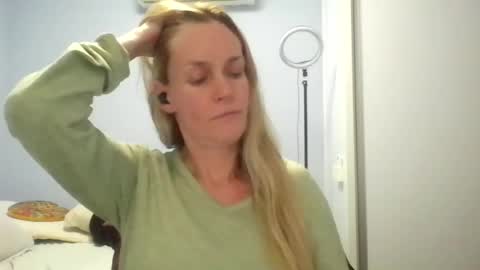 Anny online show from 06-17-26, 12:13