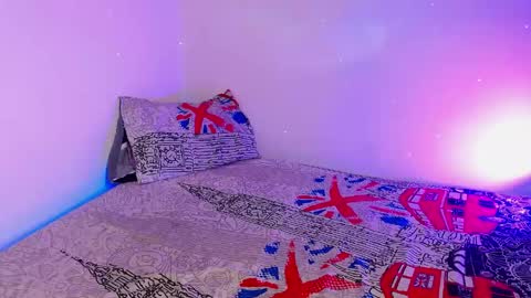 Snapshot of crazyfantasies_ chatting on 04-26-26, 04:21 Mely online show from 04-26-26, 04:21