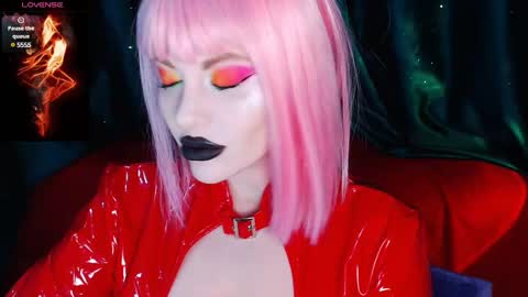 Snapshot of crazypinkyball chatting on 12-18-24, 03:11 Roxy online show from 12-18-24, 03:11