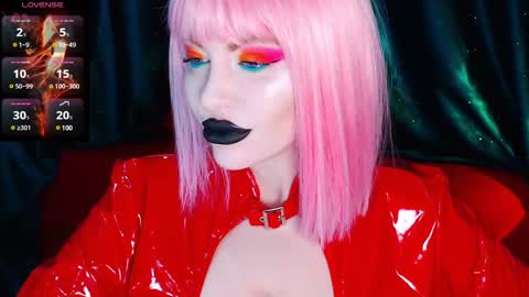 Snapshot of crazypinkyball chatting on 12-19-24, 12:45 Roxy online show from 12-19-24, 12:45
