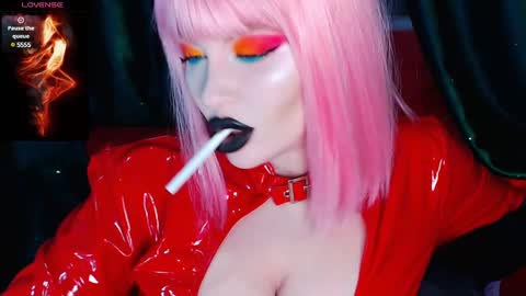 Snapshot of crazypinkyball chatting on 12-20-24, 12:16 Roxy online show from 12-20-24, 12:16