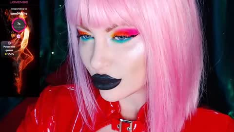 Snapshot of crazypinkyball chatting on 12-27-24, 02:54 Roxy online show from 12-27-24, 02:54