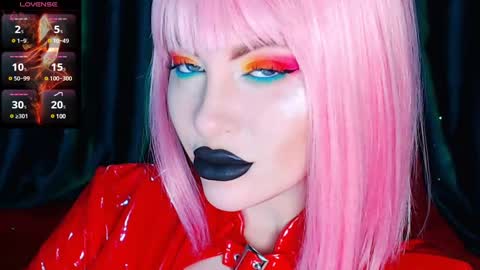 Snapshot of crazypinkyball chatting on 01-10-25, 01:31 Roxy online show from 01-10-25, 01:31
