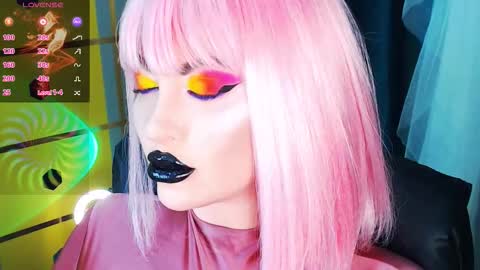 Snapshot of crazypinkyball chatting on 09-18-25, 02:41 Roxy online show from 09-18-25, 02:41