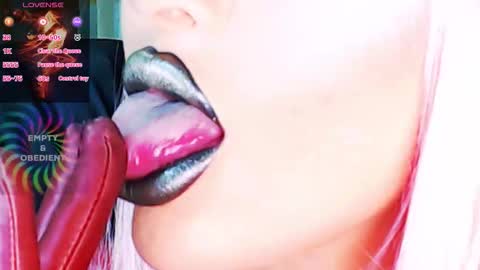 Snapshot of crazypinkyball chatting on 09-19-25, 02:51 Roxy online show from 09-19-25, 02:51