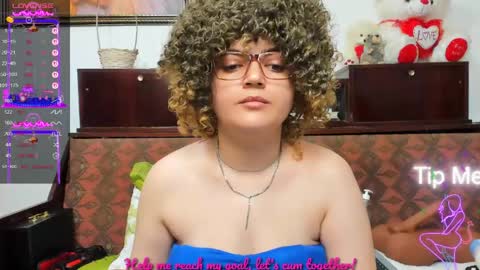 Snapshot of crazzy_pussy chatting on 04-26-26, 08:39 Ana online show from 04-26-26, 08:39