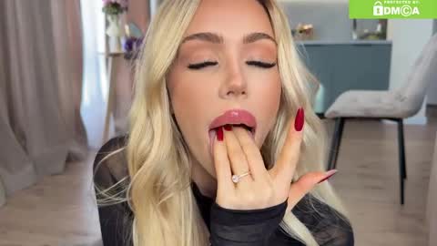 ALEXA AND WALLY online show from 04-09-26, 07:14