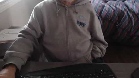 Snapshot of creamormilk chatting on 09-18-25, 12:40 Creamormilk online show from 09-18-25, 12:40