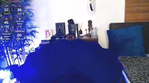Snapshot of creamyinkk chatting on 04-08-26, 06:13 Sophie online show from 04-08-26, 06:13