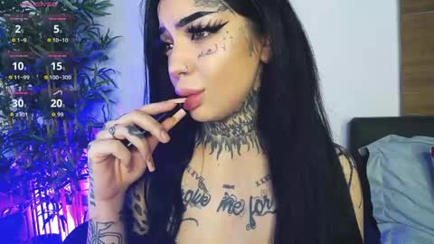 Snapshot of creamyinkk chatting on 04-15-26, 05:47 Sophie online show from 04-15-26, 05:47