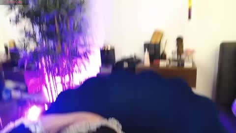 Snapshot of creamyinkk chatting on 04-20-26, 05:43 Sophie online show from 04-20-26, 05:43