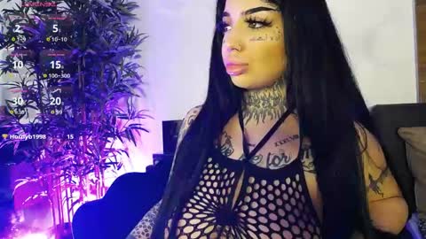 Snapshot of creamyinkk chatting on 04-23-26, 06:03 Sophie online show from 04-23-26, 06:03