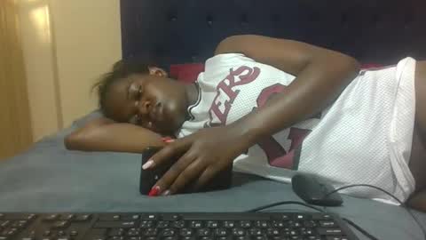 Snapshot of creamymomma chatting on 01-12-26, 04:50 verah online show from 01-12-26, 04:50