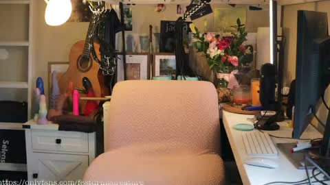 Snapshot of creature_marie chatting on 04-21-26, 02:56 Creature Marie online show from 04-21-26, 02:56