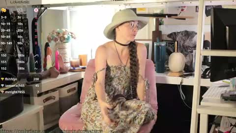 Snapshot of creature_marie chatting on 05-19-26, 01:56 Creature Marie online show from 05-19-26, 01:56