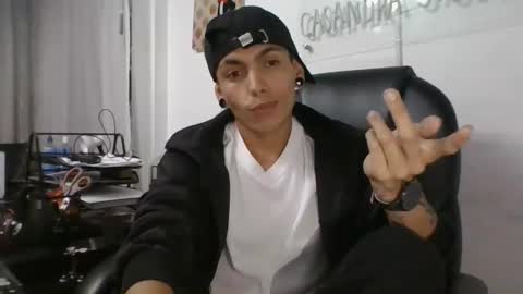 Snapshot of criiscs chatting on 10-29-25, 09:44 criiscs online show from 10-29-25, 09:44