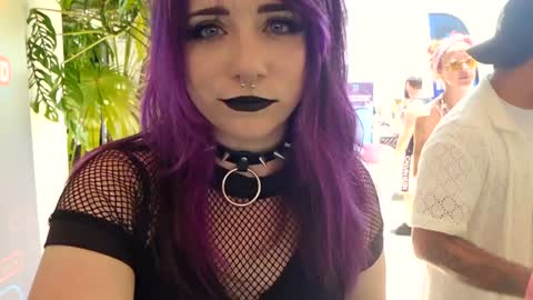 Snapshot of crimsonkitten chatting on 05-13-26, 05:43 Crimson Kitten online show from 05-13-26, 05:43