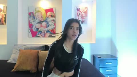 Snapshot of crisle_11 chatting on 06-15-26, 11:45 Cris online show from 06-15-26, 11:45