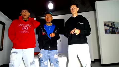 Snapshot of crismens chatting on 10-08-25, 11:52 crismens online show from 10-08-25, 11:52