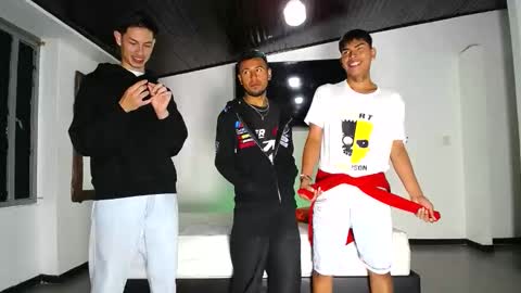 Snapshot of crismens chatting on 10-09-25, 11:41 crismens online show from 10-09-25, 11:41