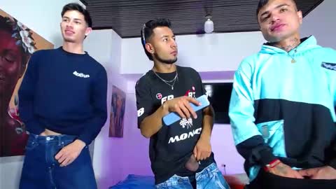 Snapshot of crismens chatting on 10-17-25, 06:43 crismens online show from 10-17-25, 06:43