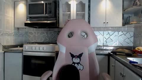 Snapshot of crisozzz chatting on 03-04-26, 10:05 Cristina Onazis online show from 03-04-26, 10:05