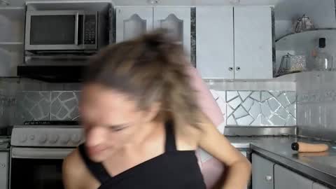 Snapshot of crisozzz chatting on 03-08-26, 06:12 Cristina Onazis online show from 03-08-26, 06:12