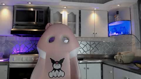 Snapshot of crisozzz chatting on 03-15-26, 06:03 Cristina Onazis online show from 03-15-26, 06:03