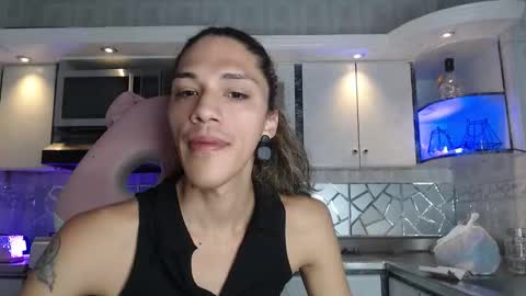 Snapshot of crisozzz chatting on 03-20-26, 05:18 Cristina Onazis online show from 03-20-26, 05:18