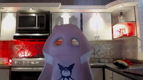 Snapshot of crisozzz chatting on 03-23-26, 05:50 Cristina Onazis online show from 03-23-26, 05:50