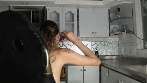 Snapshot of crisozzz chatting on 04-09-26, 12:10 Cristina Onazis online show from 04-09-26, 12:10